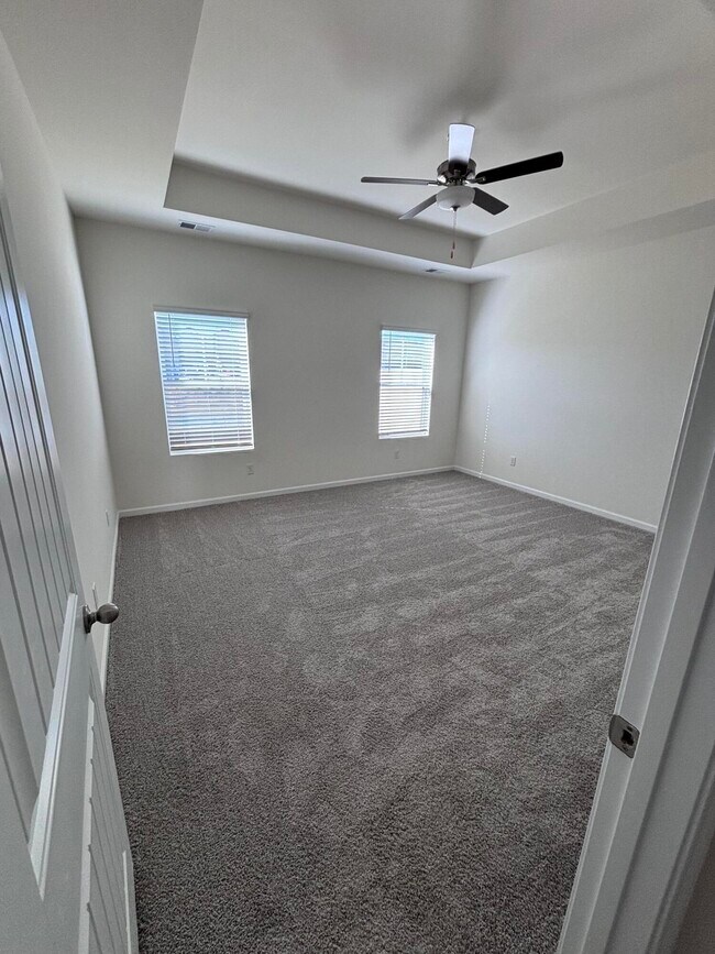 Building Photo - 332 Acorn St