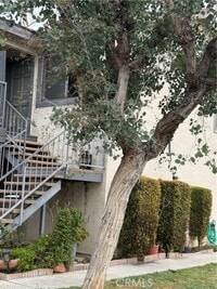 Building Photo - 10726 Oak St