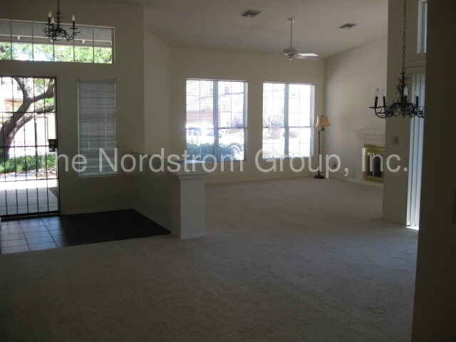 Building Photo - 877 W Annandale Way