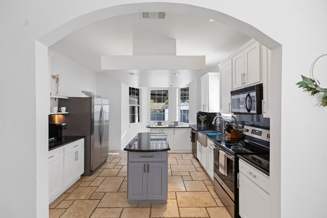 Building Photo - 810 Turner Ave