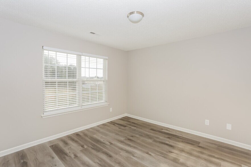 Building Photo - 9925 Aventide Ln