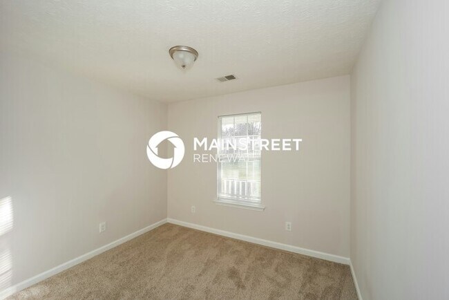 Building Photo - 3 Bedroom Pet-Friendly Home in Hampton, GA with Main Street Renewal