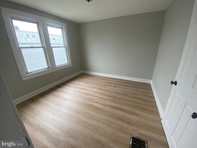 Building Photo - 617 New York St