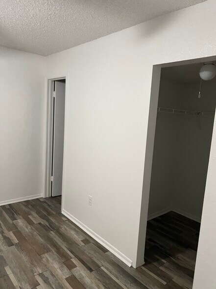 Building Photo - 5259 Images Cir