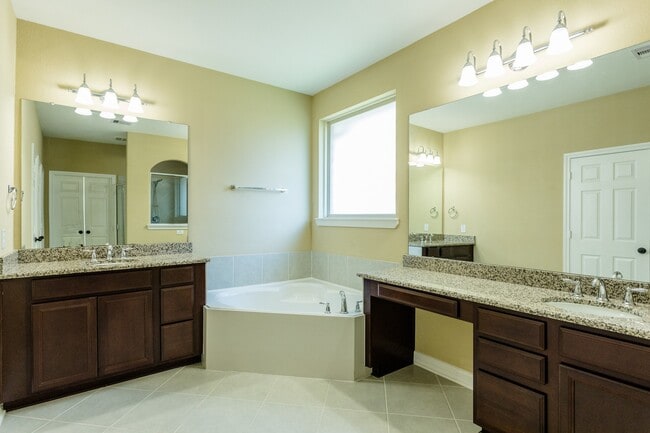 Building Photo - 7810 Deep Green Dr