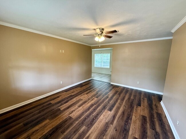 Building Photo - 2310 Fairfield Dr