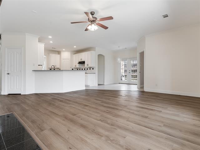 Building Photo - 5601 Glenview Ln