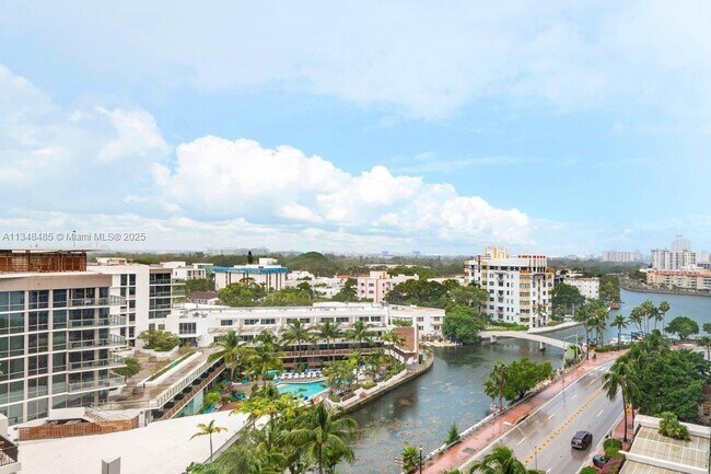 Primary Photo - 2301 Collins Ave