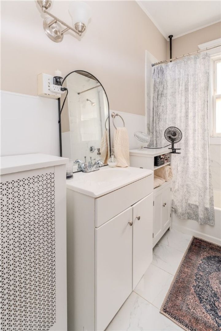 Building Photo - 125 Taber Ave