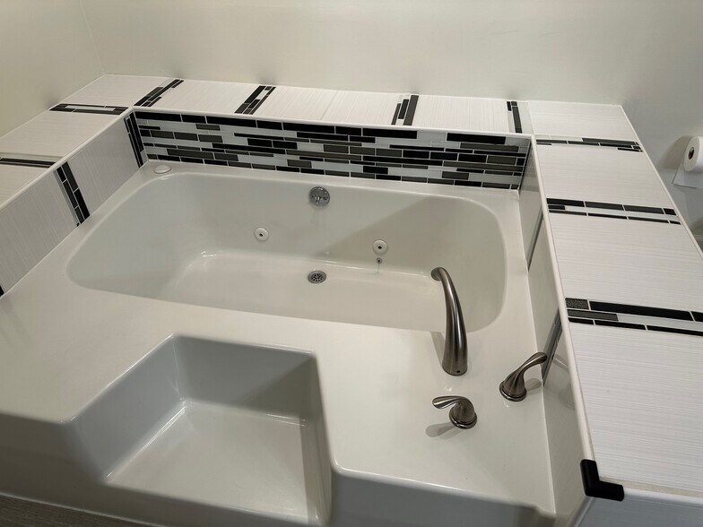 Bathroom 1 - 50 Blue Jay Dr