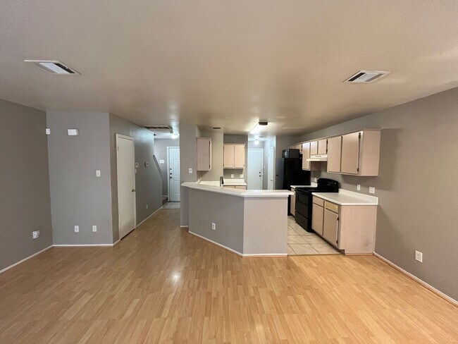 Building Photo - 9625 Sugar Hill Dr