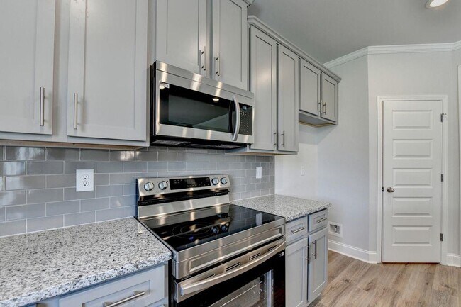 Building Photo - 7309 Yewtree Dr