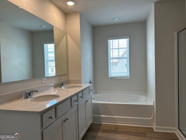 Building Photo - 59 Lambton Pl