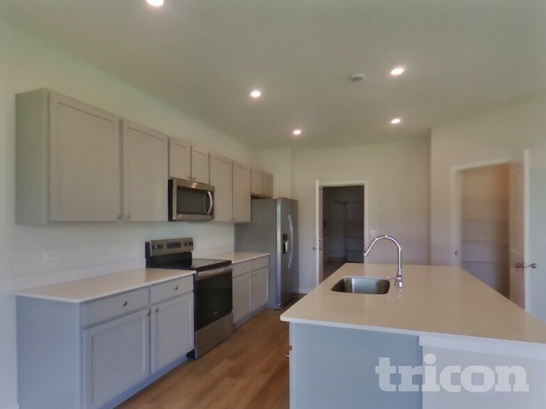 Building Photo - 56 Brazil Nut Cir