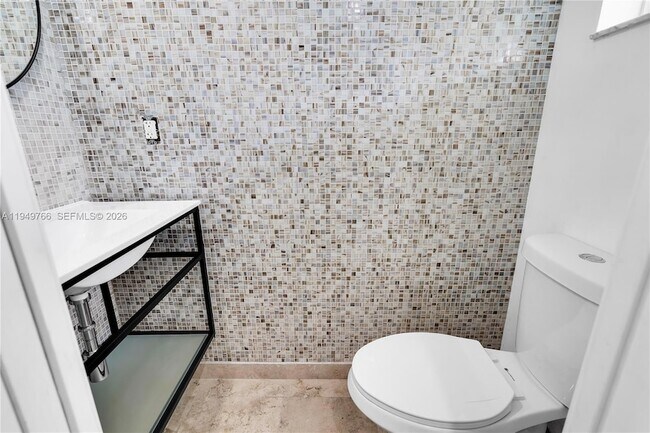 Building Photo - 2945 Bridgeport Ave