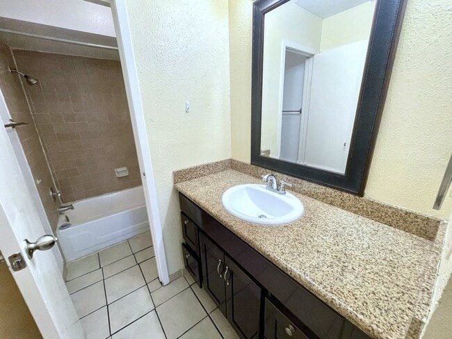 Building Photo - 752 Memorial Mews St