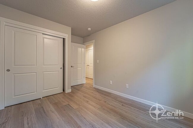 Building Photo - 4916 NE 2nd Ct