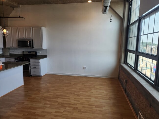 Building Photo - 3963 W Belmont Ave