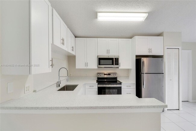 Building Photo - 653 NW San Remo Cir