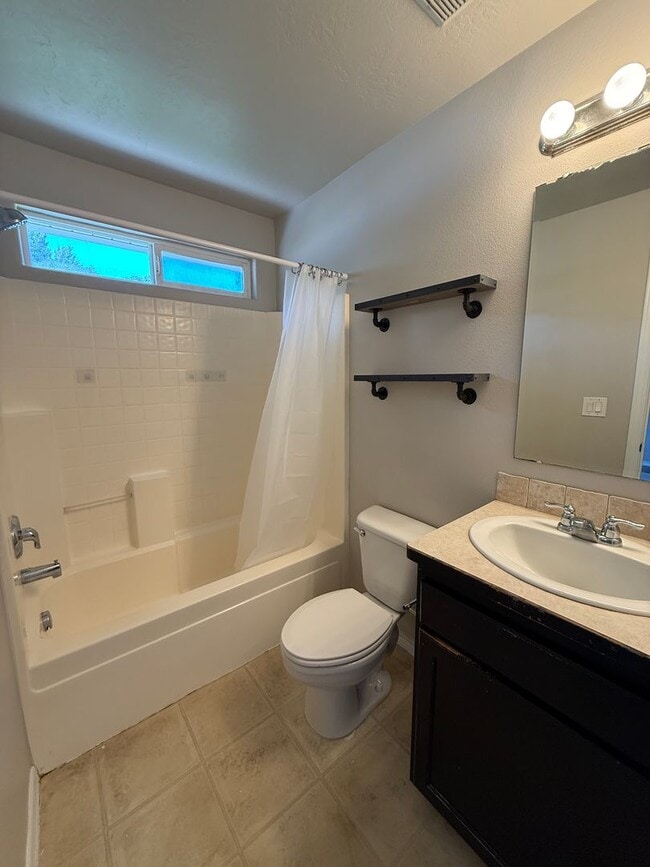 Building Photo - Beautifully Remodeled 4-Bedroom Nampa Home with Private Backyard.