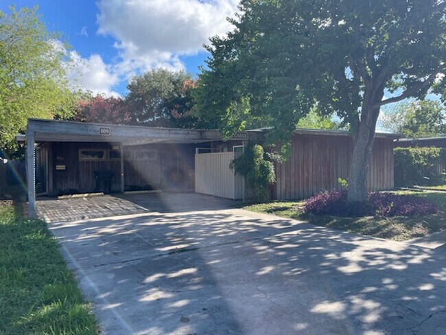 Primary Photo - Charming Vintage Duplex