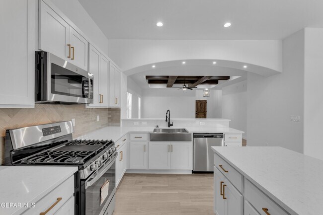 Building Photo - 781 Cedarwood Ave