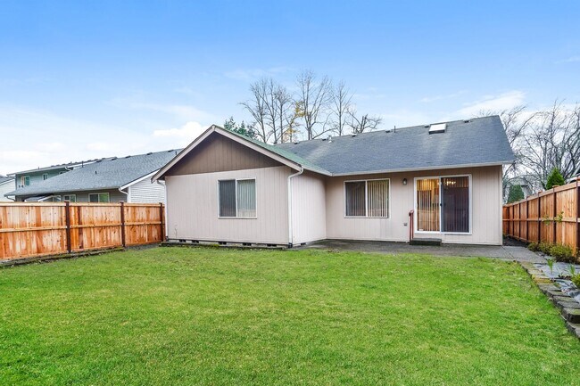 Building Photo - Beautiful, spacious home in Silverado neighborhood.