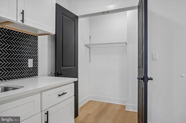 Building Photo - 1911 W Hunting Park Ave