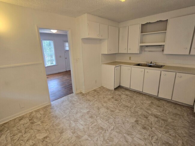 Building Photo - Decker Boulevard-International Corridor