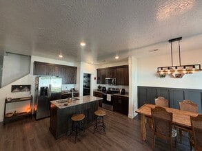 Building Photo - 382 E 1850 N