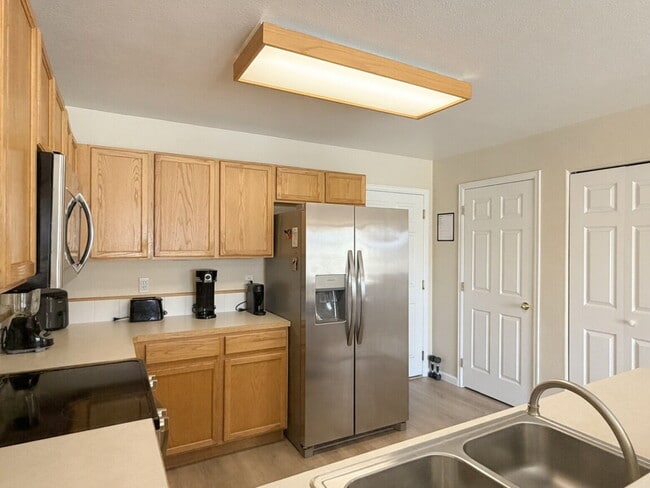 Building Photo - Lakeside 3 Bed/2.5 Bath Townhome in Gateway Community! Quiet, Scenic Living in The Heart Of Denver!
