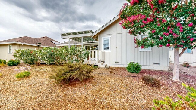 Building Photo - 7971 Oakmont Dr