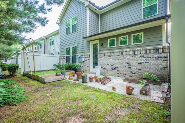 Building Photo - 411 Alamosa Pl