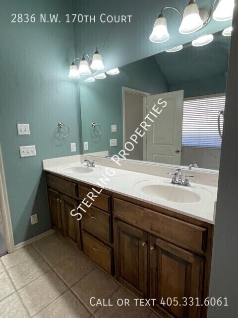 Building Photo - 2836 NW 170th Ct