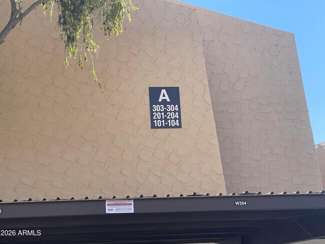 Building Photo - 8055 E Thomas Rd