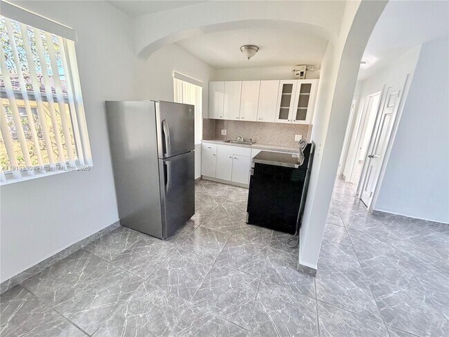 Building Photo - 11 Sidonia Ave