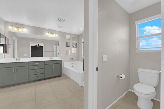Building Photo - Beautiful House near Durango Curve