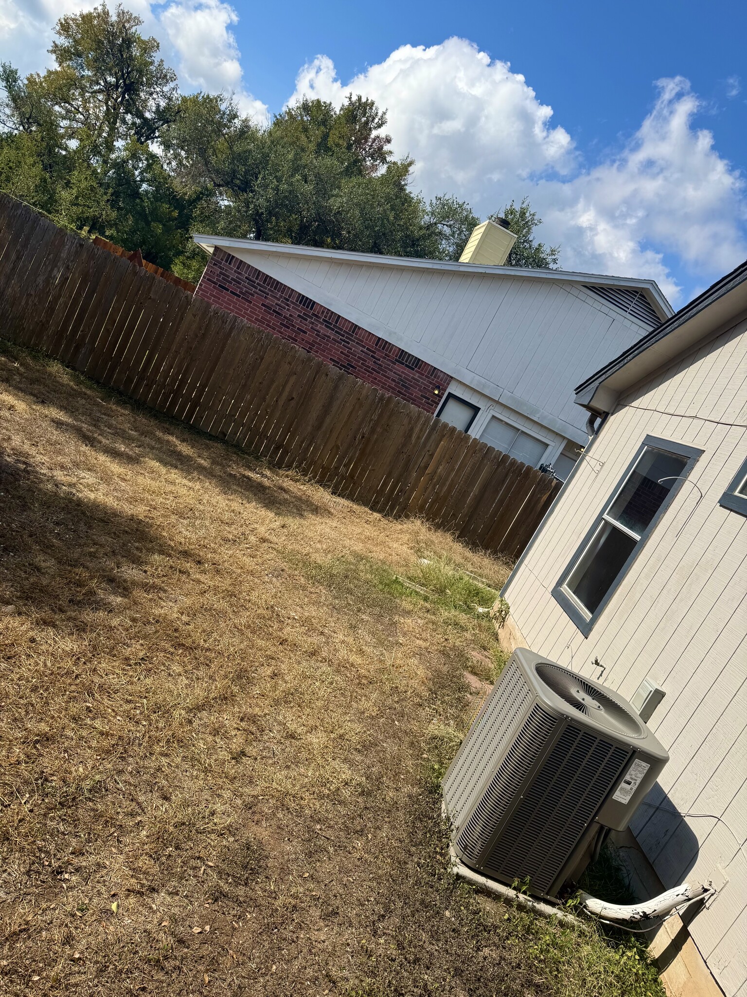 Building Photo - 6101 Parkwood Dr
