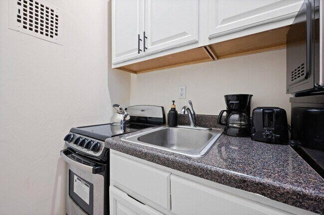 Building Photo - 1762 2nd Ave