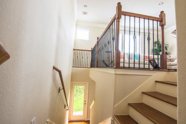 Building Photo - 3002 Clearview Cir