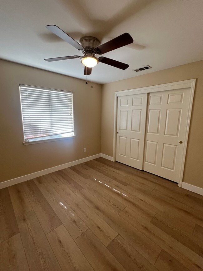 Building Photo - Southwest 4 bedroom