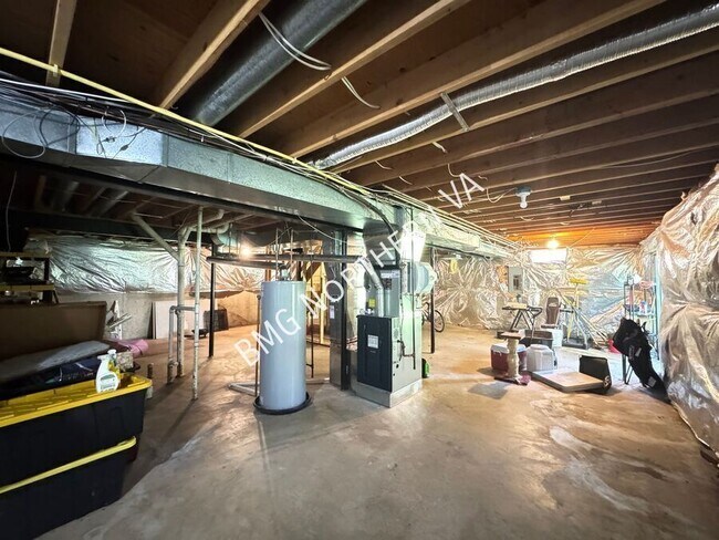 Building Photo - 10205 Daylily Ct