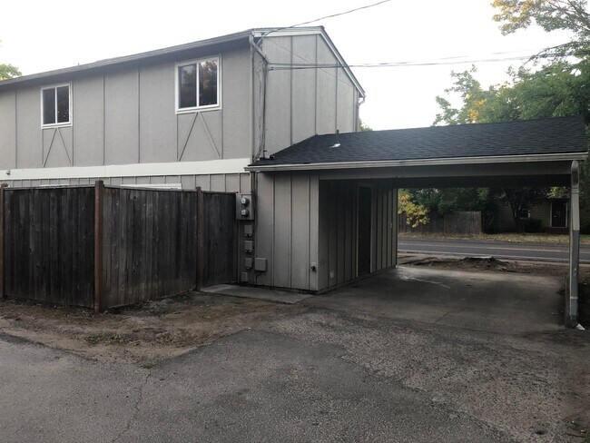 Building Photo - 486/488 W. 18th Ave