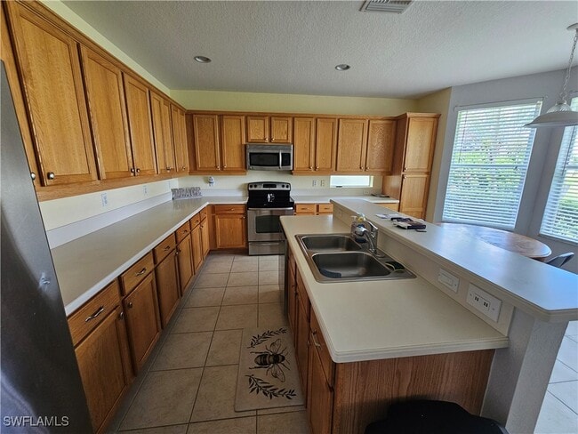 Building Photo - 2084 Par Dr