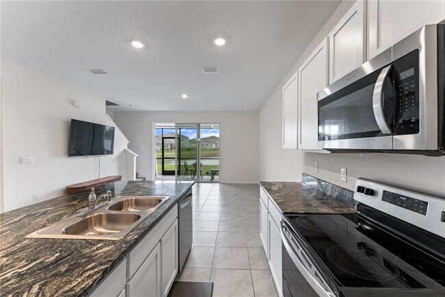 Building Photo - 33066 Major Oak Dr