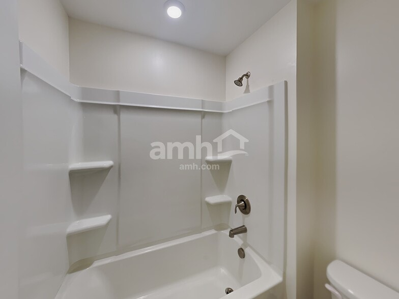 Building Photo - 194 Pullen Dr