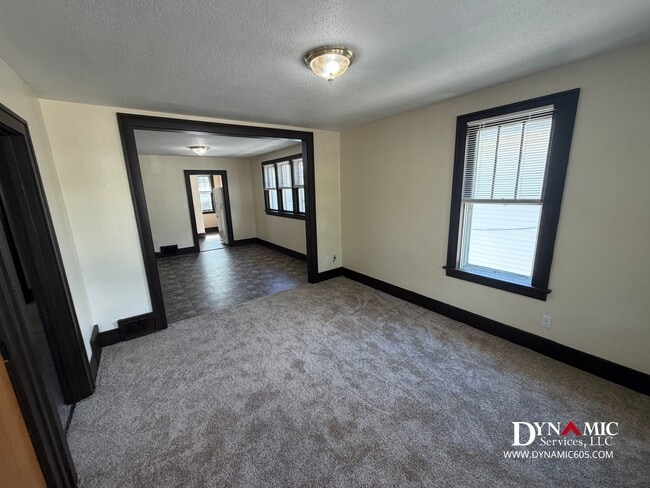 Building Photo - Upper Level 2 Bedroom, 1 Bathroom Duplex - Tenant Pays ALL Utilities