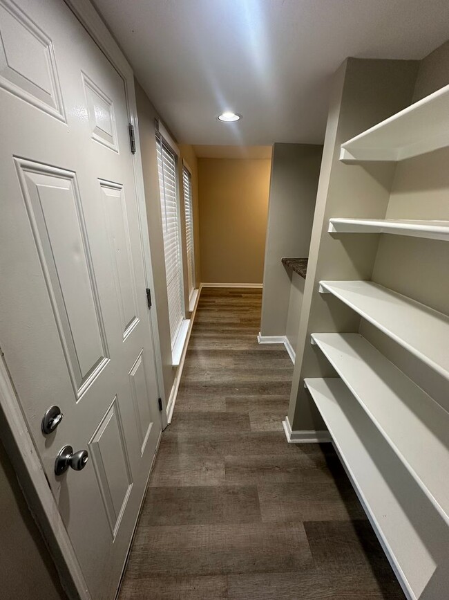 Building Photo - 2Bd/1.5Ba Townhouse located on the Germantown/Memphis Line!