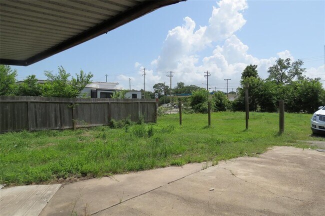 Building Photo - 7949 Lockwood Dr
