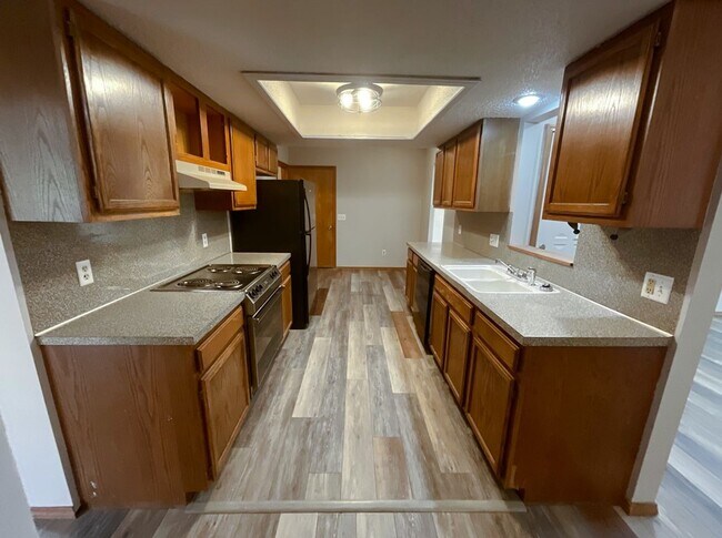 Building Photo - LEASING